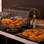 Отель Tritone 2*