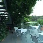Tritone Отель 2*
