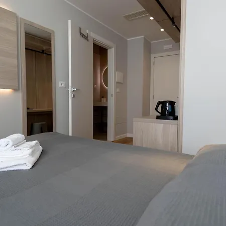 Tritone Hotel 2*
