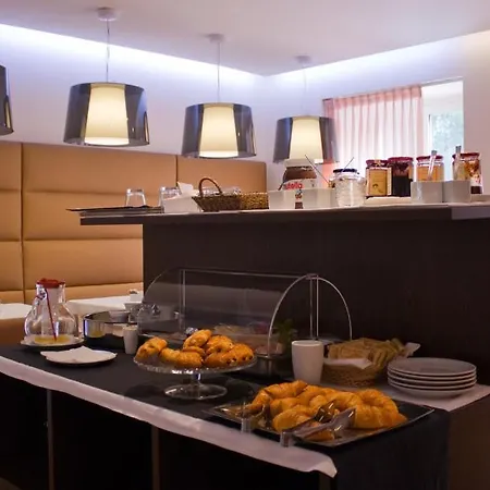 Hotel Tritone