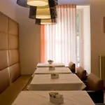 Tritone 的里雅斯特