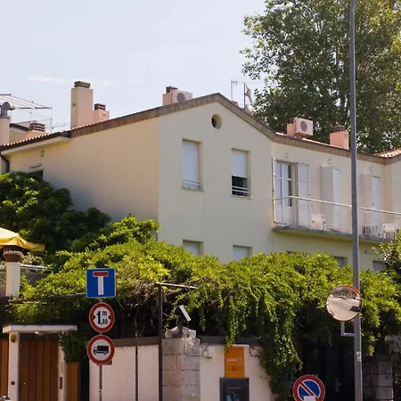 Tritone 2* 的里雅斯特