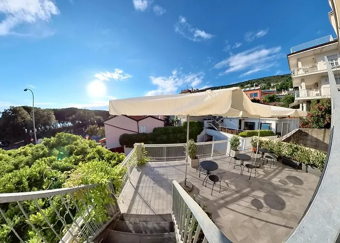 Tritone 2* Трієст