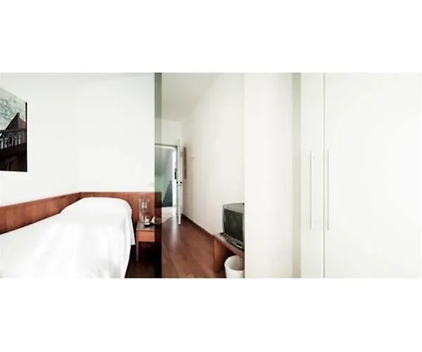 Tritone 2* Трієст