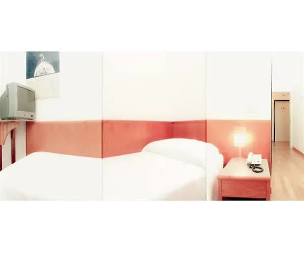 Tritone Готель